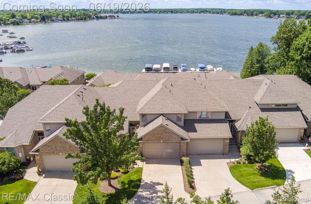 980 Sunset Drive, Waterford Charter Township, MI 48328