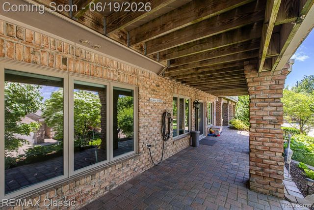 980 Sunset Drive, Waterford Charter Township, MI 48328