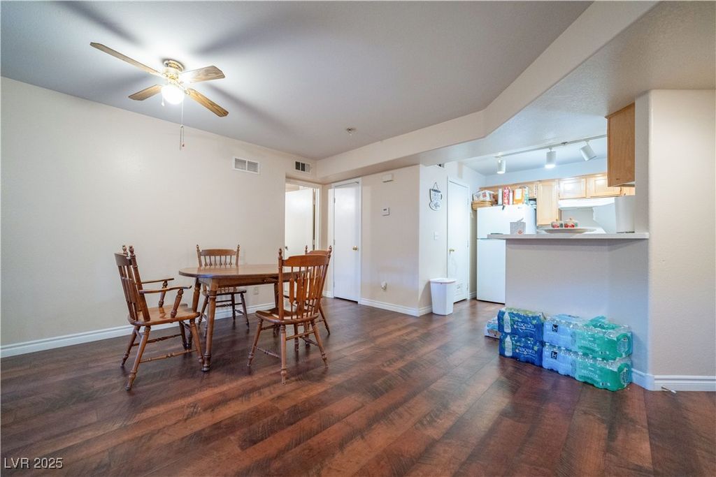 Image 16 of property listing at 4555 East Sahara Avenue 276, Las Vegas, NV 89104
