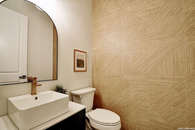 701 Highland Meadows, Bandera, TX 78003