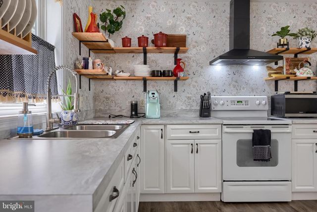 7942 SLEEPY HOLLOW DR, Tobyhanna, PA 18466