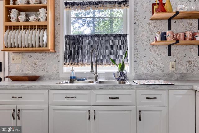 7942 SLEEPY HOLLOW DR, Tobyhanna, PA 18466