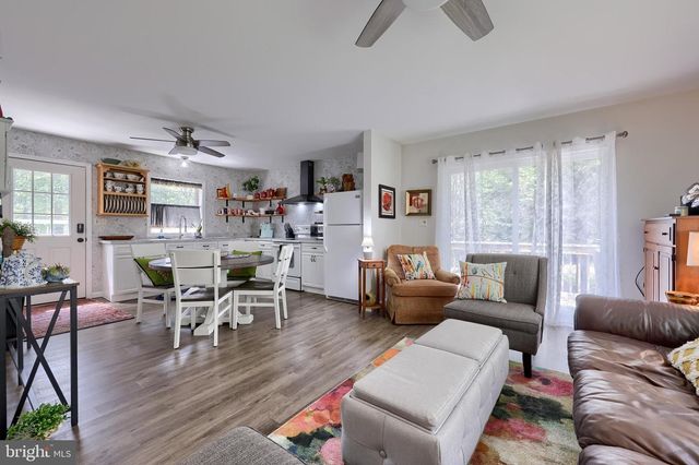 7942 SLEEPY HOLLOW DR, Tobyhanna, PA 18466