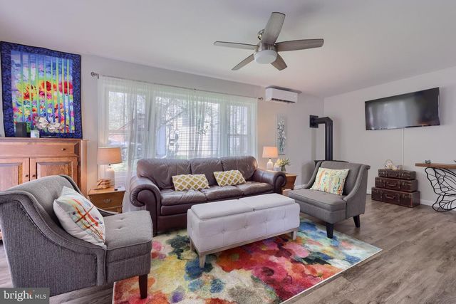 7942 SLEEPY HOLLOW DR, Tobyhanna, PA 18466