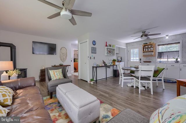 7942 SLEEPY HOLLOW DR, Tobyhanna, PA 18466