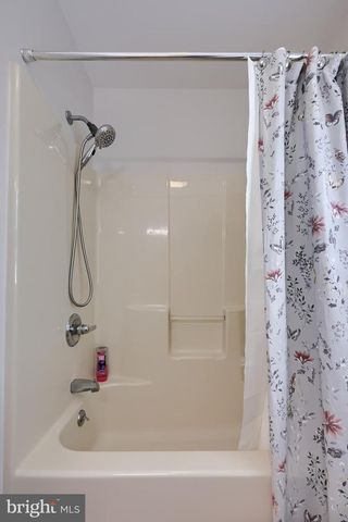 7942 SLEEPY HOLLOW DR, Tobyhanna, PA 18466