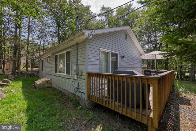 7942 SLEEPY HOLLOW DR, Tobyhanna, PA 18466