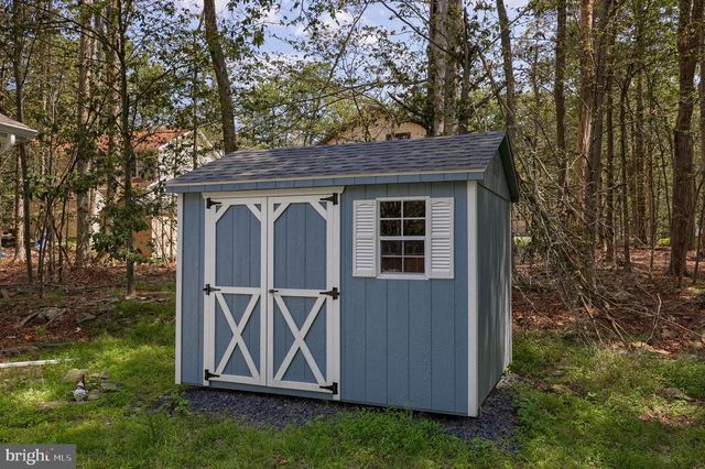 7942 SLEEPY HOLLOW DR, Tobyhanna, PA 18466