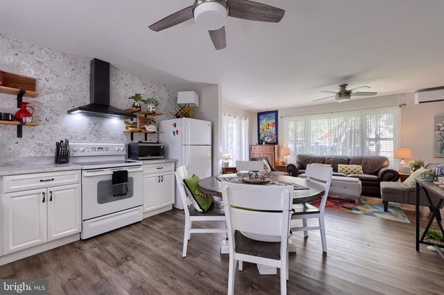 7942 SLEEPY HOLLOW DR, Tobyhanna, PA 18466