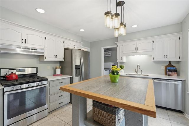 9731 Roe Avenue, Overland Park, KS 66207