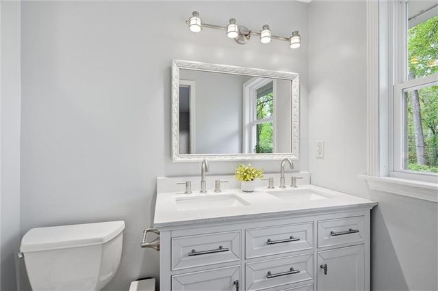 9731 Roe Avenue, Overland Park, KS 66207