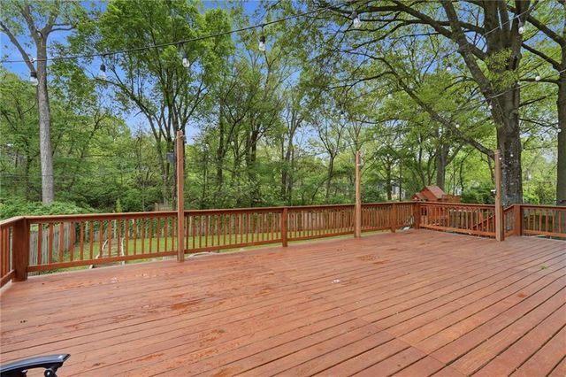 9731 Roe Avenue, Overland Park, KS 66207