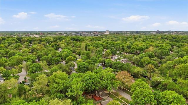 9731 Roe Avenue, Overland Park, KS 66207