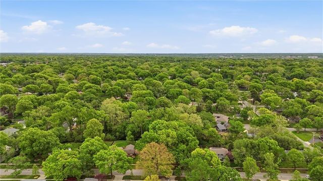 9731 Roe Avenue, Overland Park, KS 66207