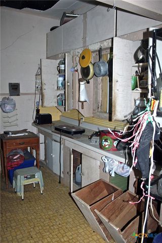 7887 Pettytown Road, Red Rock, TX 78662