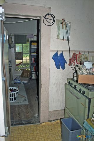 7887 Pettytown Road, Red Rock, TX 78662