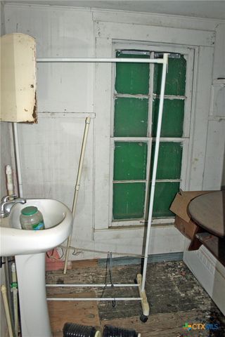 7887 Pettytown Road, Red Rock, TX 78662