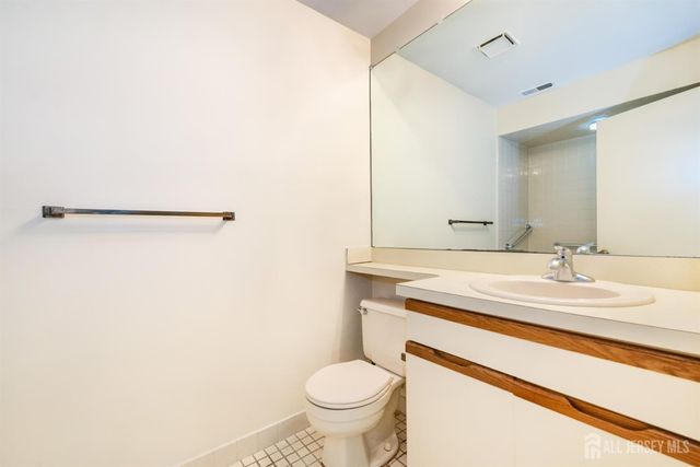 195 Hidden Hollow Court, Edison, NJ 08820