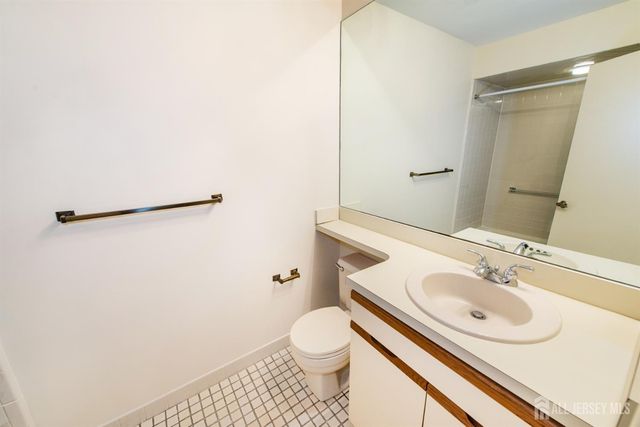 195 Hidden Hollow Court, Edison, NJ 08820