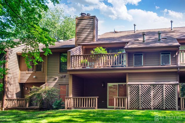 195 Hidden Hollow Court, Edison, NJ 08820