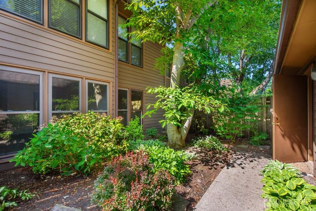 195 Hidden Hollow Court, Edison, NJ 08820