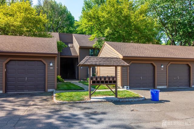 195 Hidden Hollow Court, Edison, NJ 08820