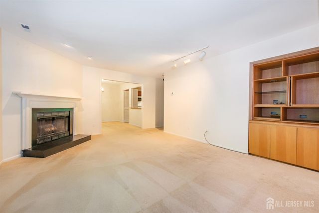 195 Hidden Hollow Court, Edison, NJ 08820