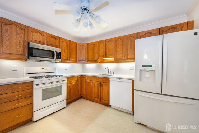 195 Hidden Hollow Court, Edison, NJ 08820