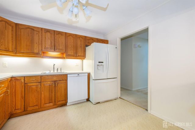 195 Hidden Hollow Court, Edison, NJ 08820