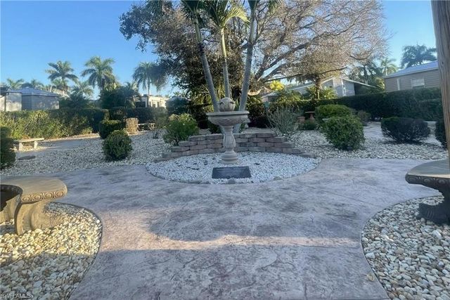 5235 Pineland Daisy TRL, Fort Myers, FL 33905