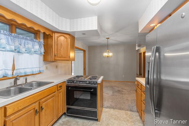 611 S Baldwin Street, Greenville, MI 48838