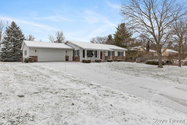 611 S Baldwin Street, Greenville, MI 48838