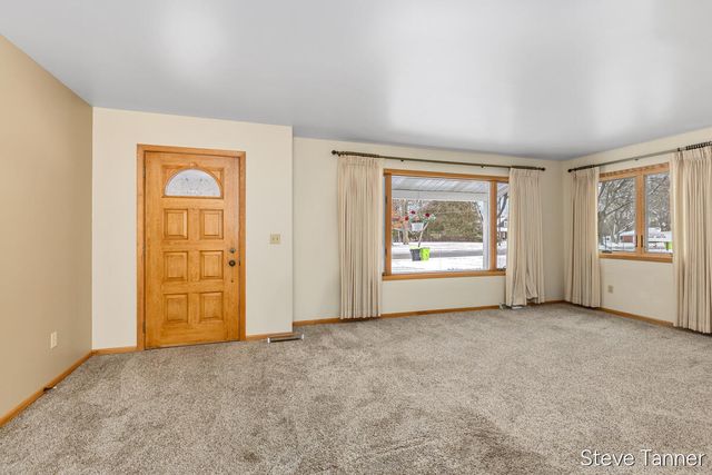 611 S Baldwin Street, Greenville, MI 48838