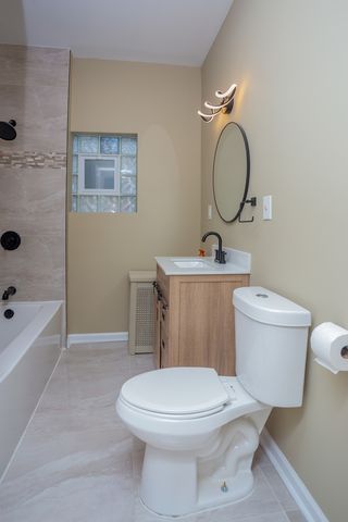 7521 S Champlain Avenue, Chicago, IL 60619
