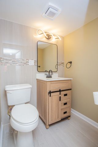 7521 S Champlain Avenue, Chicago, IL 60619