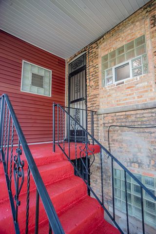 7521 S Champlain Avenue, Chicago, IL 60619