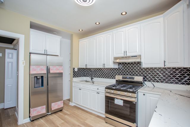 7521 S Champlain Avenue, Chicago, IL 60619