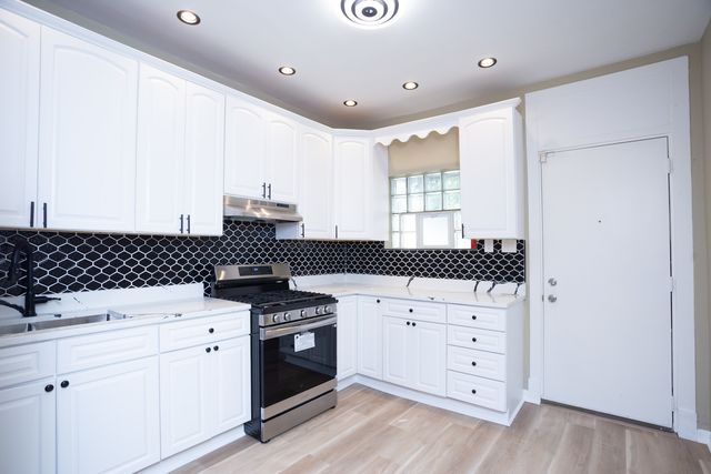 7521 S Champlain Avenue, Chicago, IL 60619