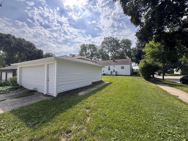 6634 W Carmen AVENUE, Milwaukee, WI 53218