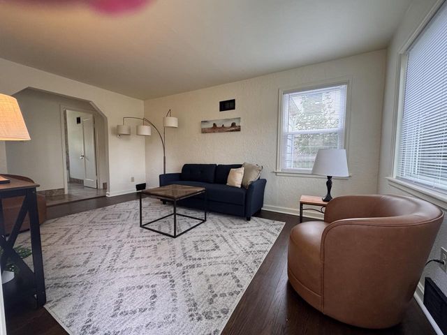 6634 W Carmen AVENUE, Milwaukee, WI 53218
