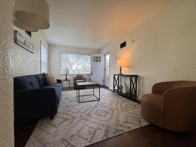 6634 W Carmen AVENUE, Milwaukee, WI 53218