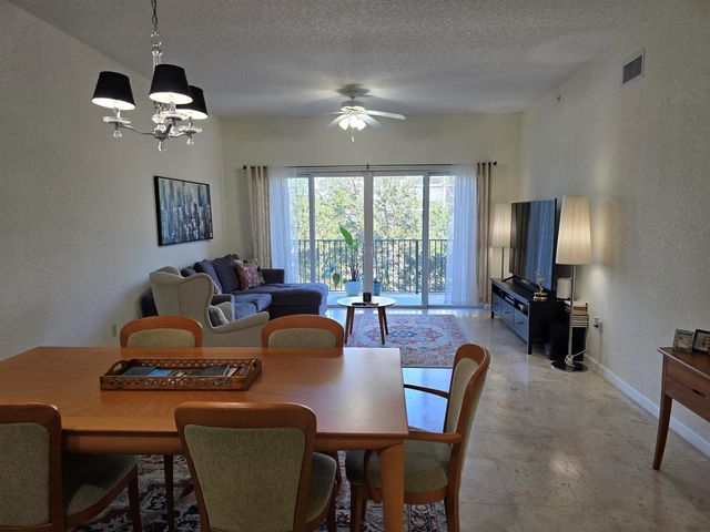 1640 Presidential Way 403, West Palm Beach, FL 33401
