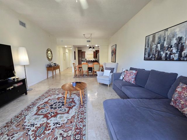 1640 Presidential Way 403, West Palm Beach, FL 33401