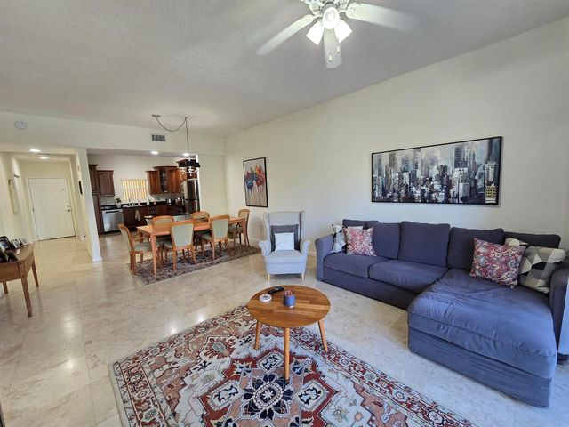 1640 Presidential Way 403, West Palm Beach, FL 33401