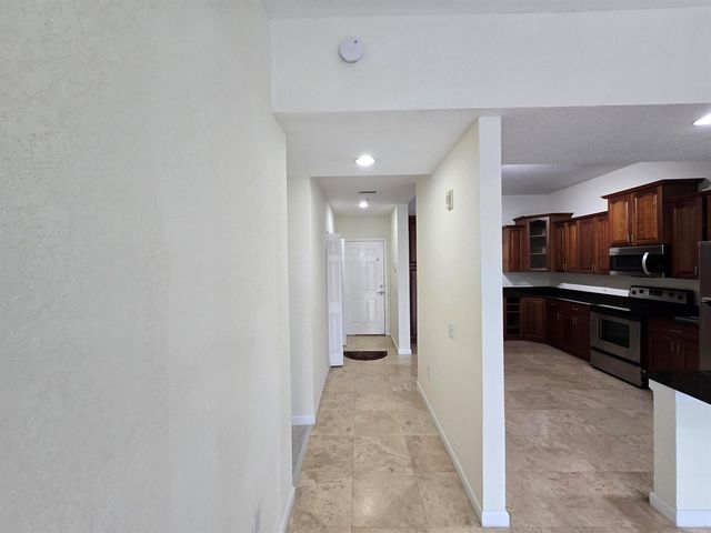 1640 Presidential Way 403, West Palm Beach, FL 33401