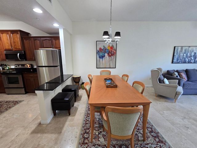 1640 Presidential Way 403, West Palm Beach, FL 33401