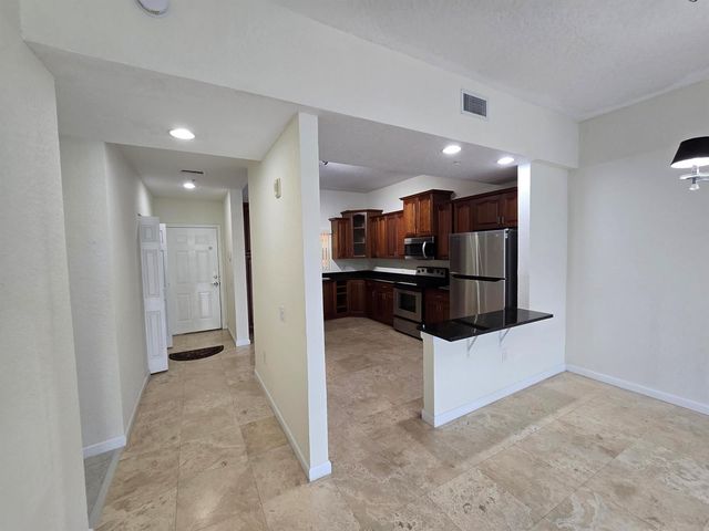 1640 Presidential Way 403, West Palm Beach, FL 33401