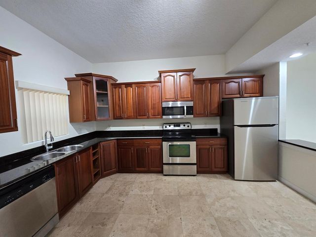 1640 Presidential Way 403, West Palm Beach, FL 33401