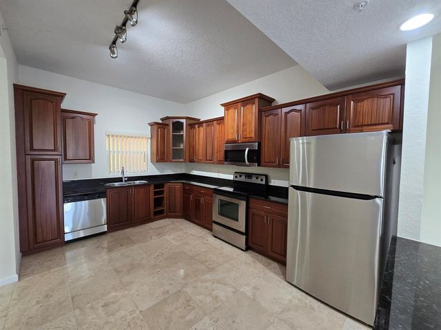 1640 Presidential Way 403, West Palm Beach, FL 33401
