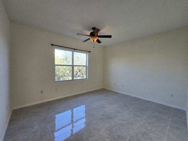 1640 Presidential Way 403, West Palm Beach, FL 33401